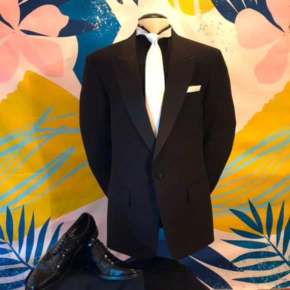 Adolfo Tuxedo Coat - Picture 4 of 17